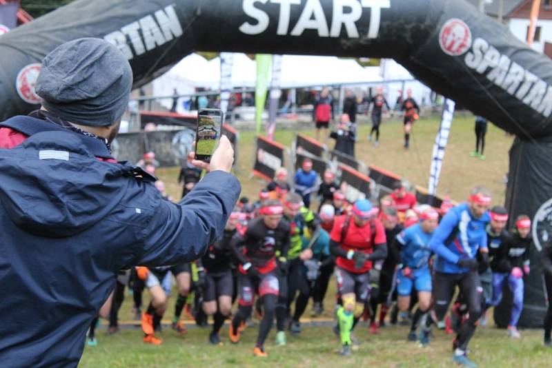 Extrémní překážkový závod Spartan Race na Dolní Moravě.