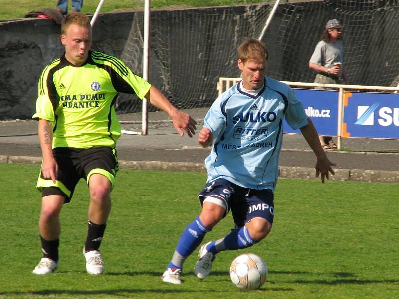 Fotbalisté Zábřehu (modré dresy) porazili juniorku Sigmy