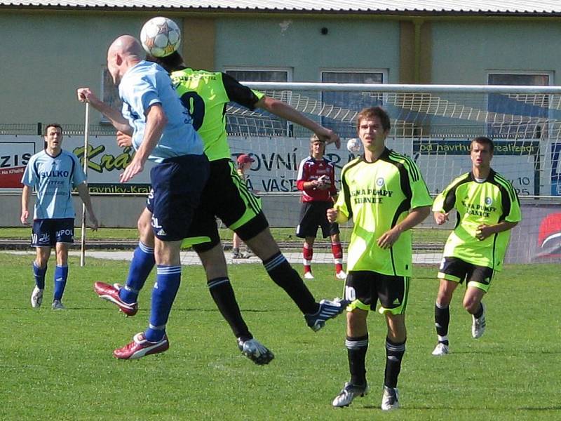 Fotbalisté Zábřehu (modré dresy) porazili juniorku Sigmy