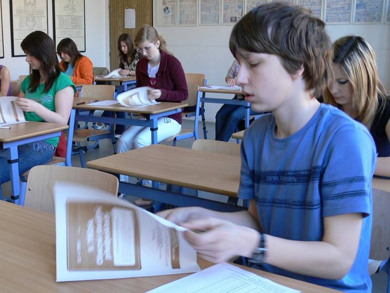 Na šumperském gymnáziu proběhly přijímací zkoušky. Snímky jsou z osmé hodiny ranní