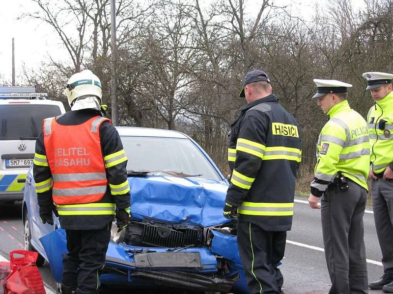 Hromadná nehoda se stala v pátek 25. listopadu před sedmou hodinou ranní v Šumperku pod Bludovským kopcem u odbočky na Bludoveček.