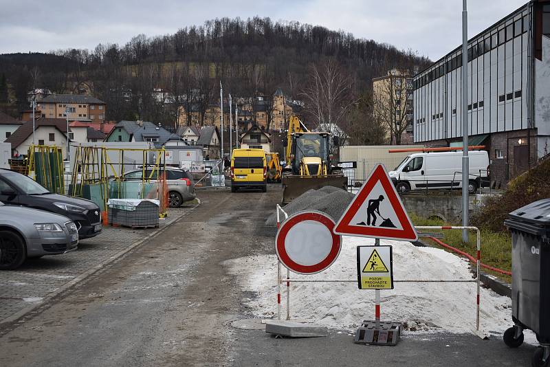 Multifunkční hřiště s ledovou plochou v Jeseníku ve středu 24. listopadu.