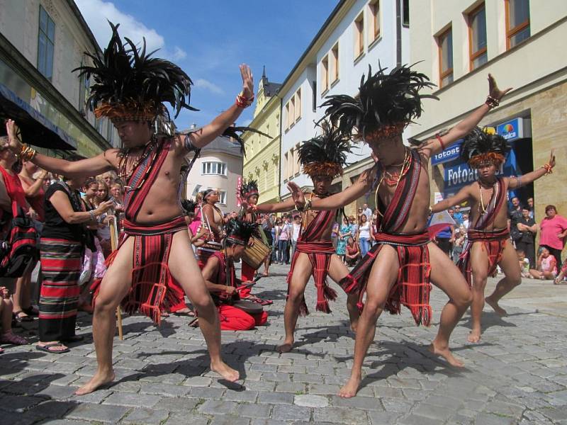 Roztančená ulice – jeden z programů XXII. Mezinárodního folklórního festivalu v Šumperku.