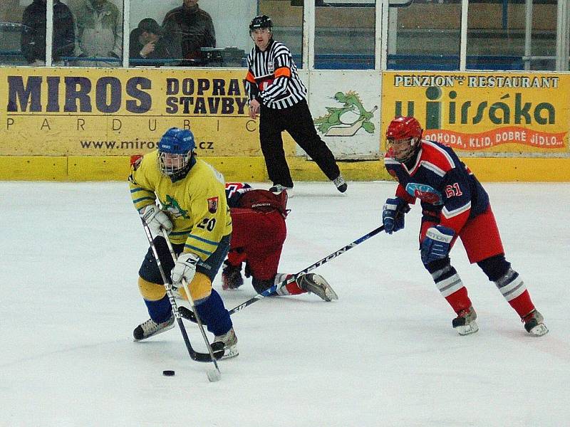 Mladí Draci (ve žlutém) remizovali v kvalifikaci o extraligu s Letňany