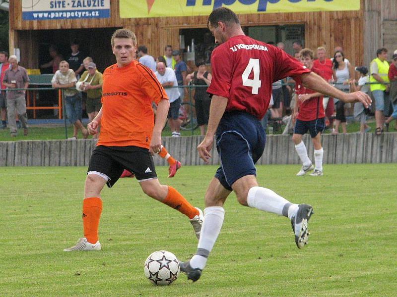 Losinští fotbalisté (oranžové dresy) deklasovali Porubu