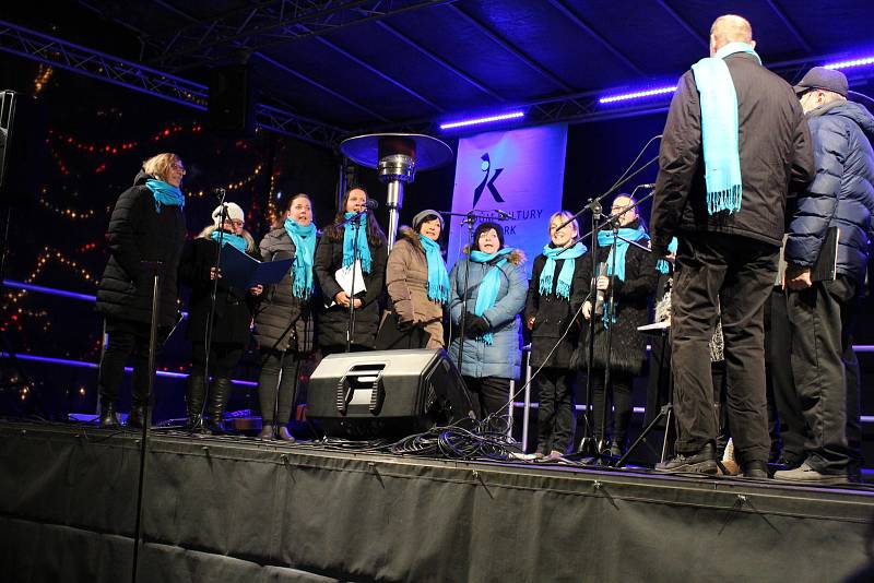 Akce Česko zpívá koledy na náměstí Míru v Šumperku 2019