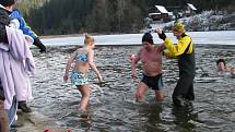 Bozeňovské ledy 2014 - akce zimních plavců a otužilců v přehradě Jahodná v rekreačním areálu v Dolním Bušínově u Zábřehu 