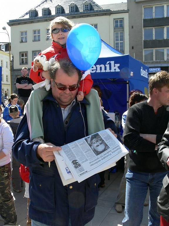 O mimořádné vydání Deníku, které je věnováno problémům města Jeseník, byl velký zájem. Lidem není lhostejné, jakou bude mít podobu a využití „Pentagon“, obří stavba, která ale chátrá.