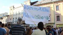 Demonstrace proti Babišovi v Šumperku - 11. 6. 2019