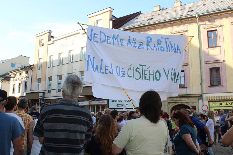 Demonstrace proti Babišovi v Šumperku - 11. 6. 2019