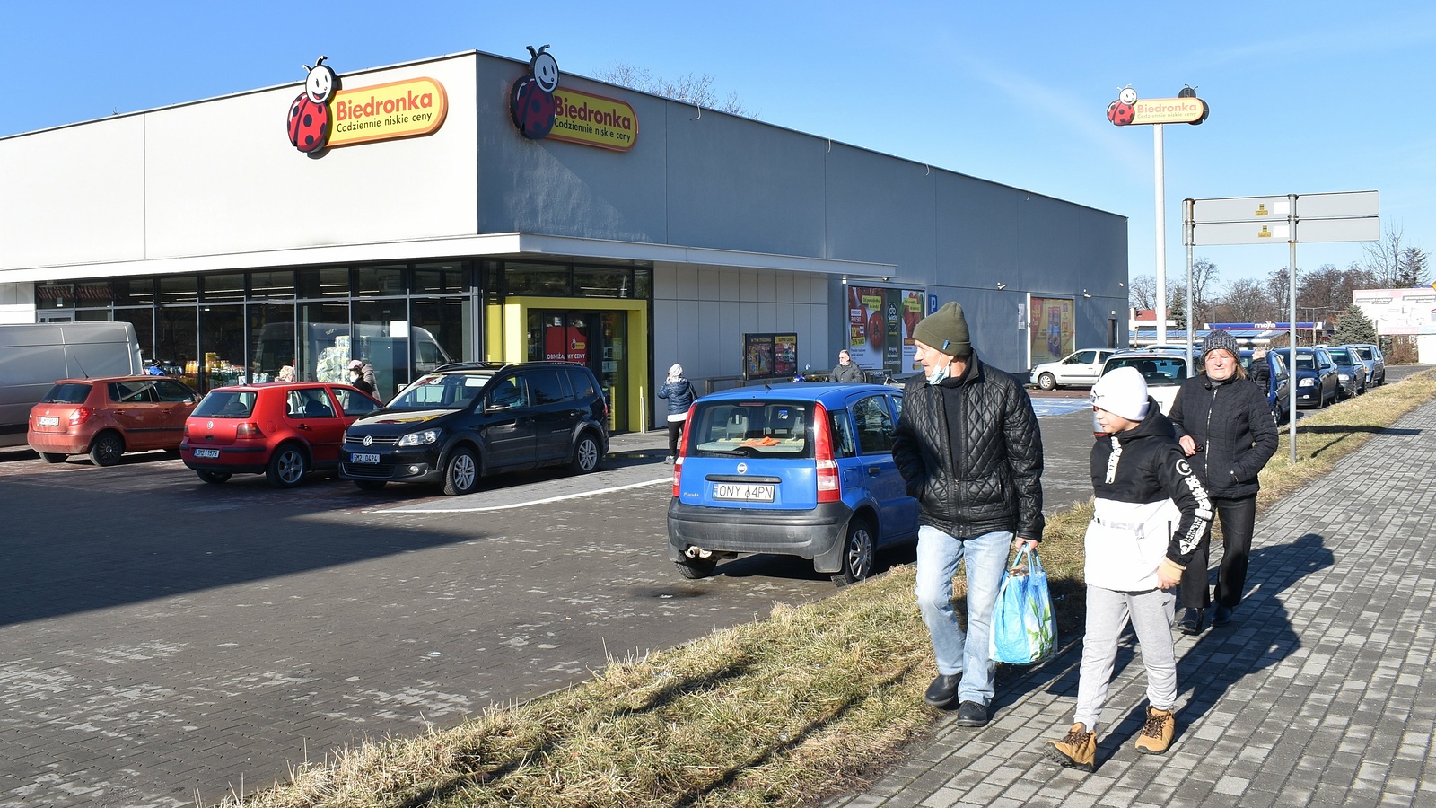 Výhodné nákupy v Polsku: Benzin za 27 korun, vepřová plec za čtyřicet -  Deník.cz