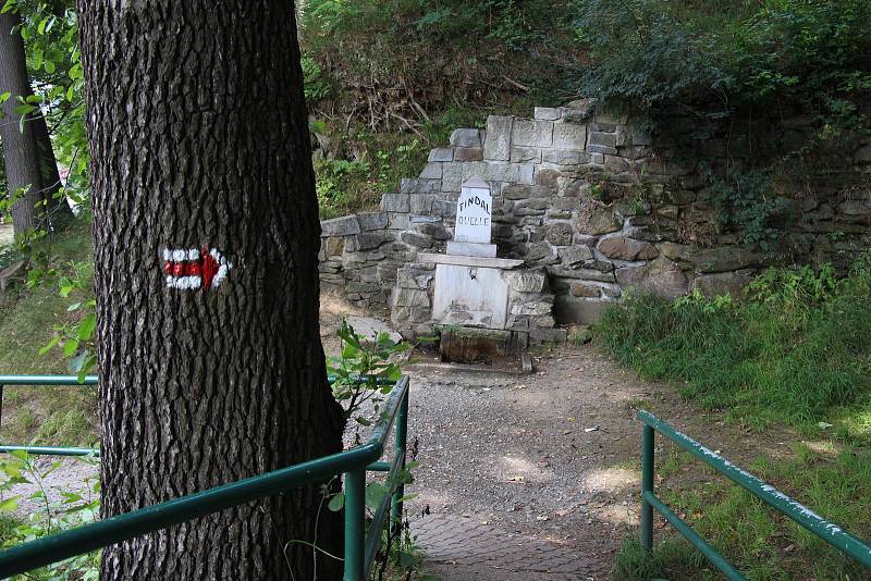 Jesenická náplavka se nachází na romantickém místě u Tindalova pramene. Může se stát oblíbeným místem procházek.