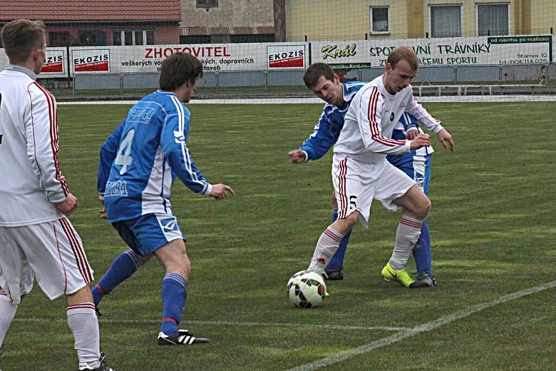 Fotbalisté Sulka Zábřeh (v modrém) proti Kojetínu