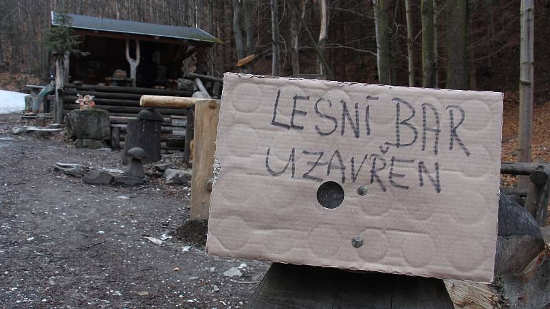 Lesní bar nad Horní Lipovou dočasně zavřel po vyhlášení nouzového stavu