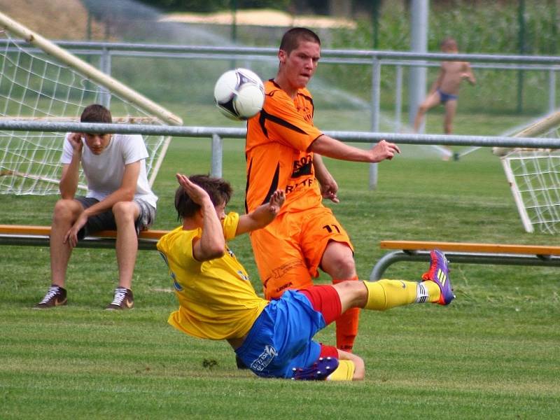 Přátelské utkání Zábřeh versus Šumperk (žluté dresy) v Leštině.