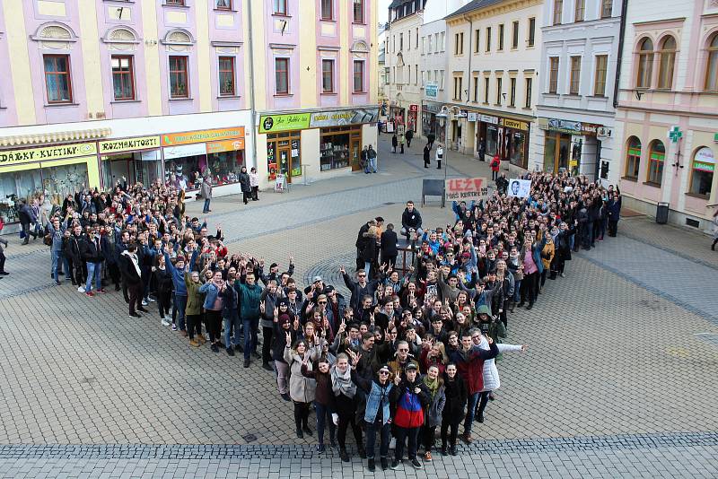 Výstražná studentská stávka v Šumperku ve čtvrtek 15. března.