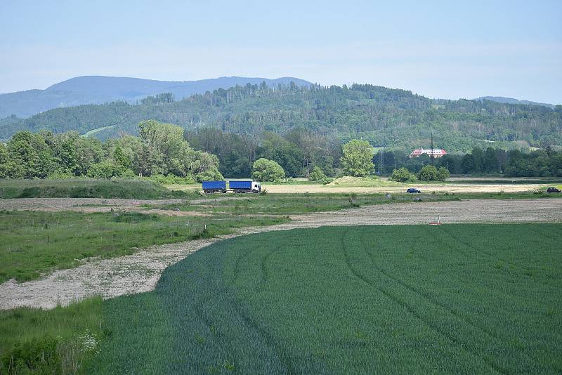 Budoucí trasa obchvatu Bludova - mimoúrovňová křižovatka u Postřelmova.