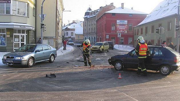 Bouračka před restaurací Koruna v Šumperku