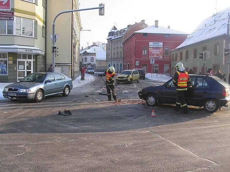 Bouračka před restaurací Koruna v Šumperku