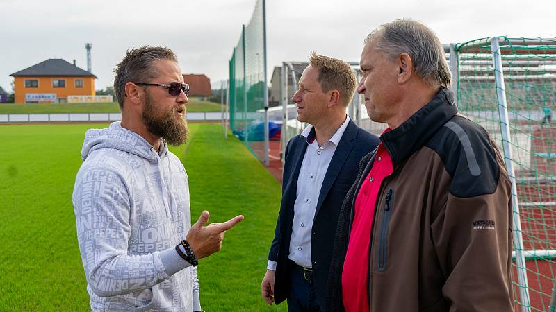 Fotbalové hřiště na stadionu v Zábřehu má nový povrch.