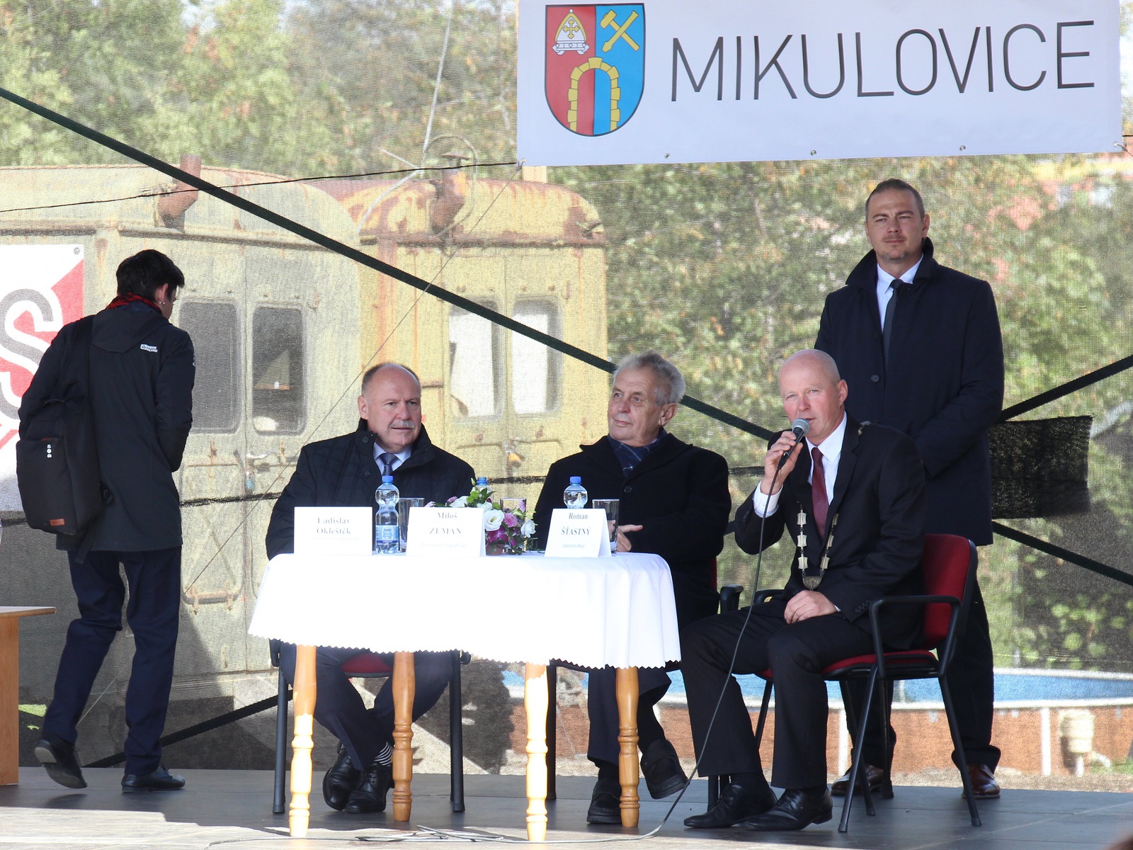 Prezident Miloš Zeman v mládí upíjel Praděd, pokořil i stejnojmennou horu -  Moravskoslezský deník