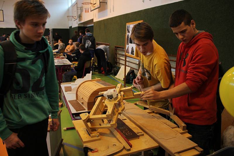 Soutěž budoucích kadeřníků Color cup a den otevřených dveří Střední školy železniční, technické a služeb v Šumperku.