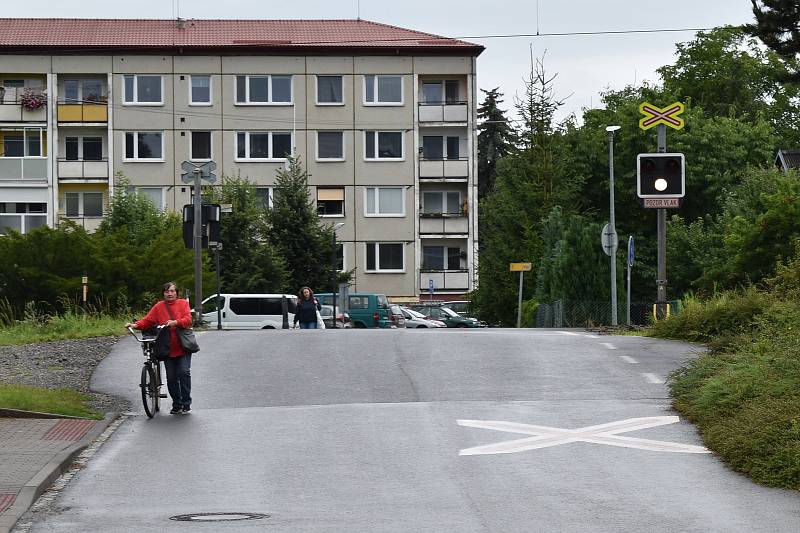 Přejezd v mezi ulicemi 1. máje a Vyhnálovská v Postřelmově.