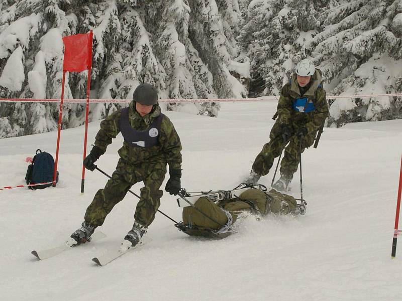 Snímky z prvního dne soutěže Winter Survival