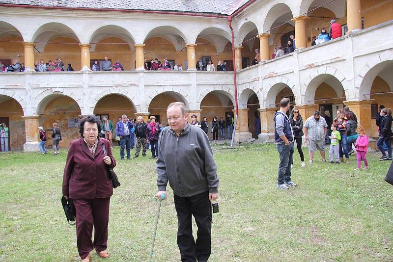 Zámek v Rudě nad Moravou si v sobotu 30. září mohla po čtvrtstoletí prohlédnout veřejnost.