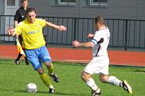 Šumperští fotbalisté (žluté dresy) deklasovali Valašské Meziříčí