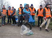Studenti Střední školy automobilní v Zábřehu se ve středu 8. dubna připojili k akci Ukliďme Česko. Vysbírali odpadky podél silnice ze Zábřehu na Lesnici.