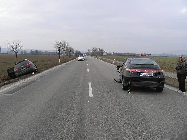 Srážka WV Pasat a Hondy Civic u Mohelnice