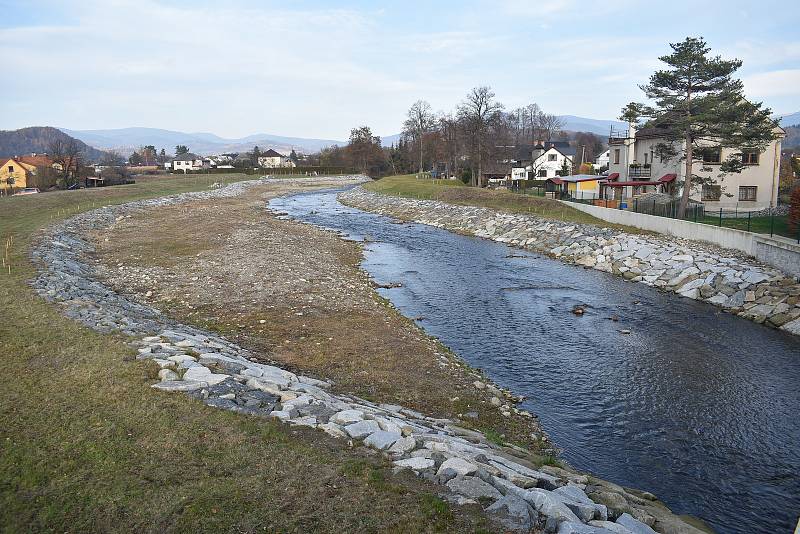 Protipovodňová opatření na řece Desné - lokalita u soutoku Desné s Mertou.