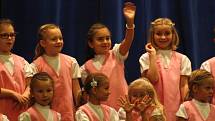 První koncert Růžových dětí dětského pěveckého sboru Motýli Šumperk 1. listopadu 2014.