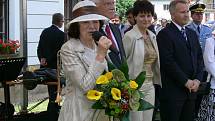 Krátký proslov k občanům pronesla na nádvoří ruční papírny ve Velkých Losinách i první dáma Livia Klausová.