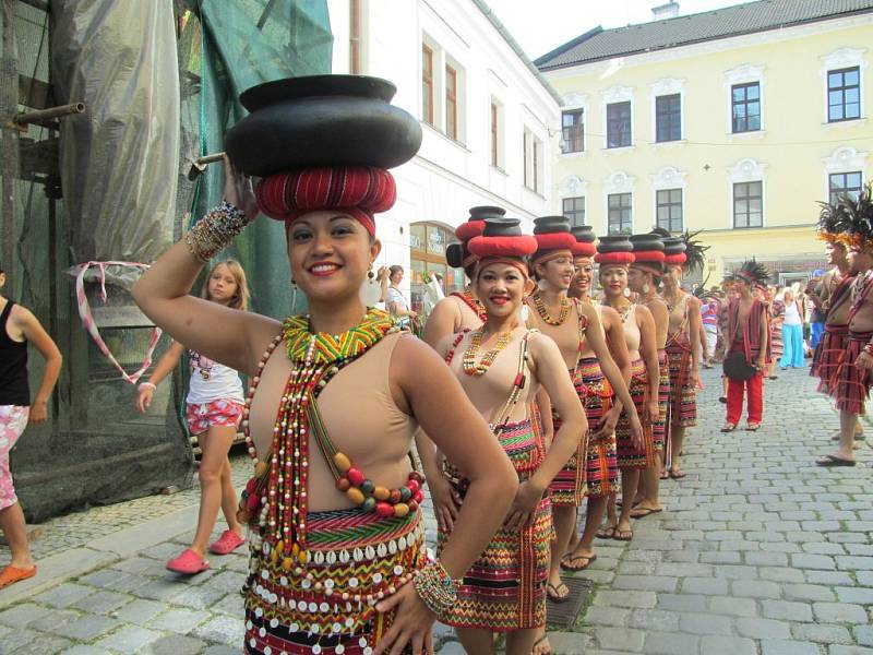 Roztančená ulice – jeden z programů XXII. Mezinárodního folklórního festivalu v Šumperku.