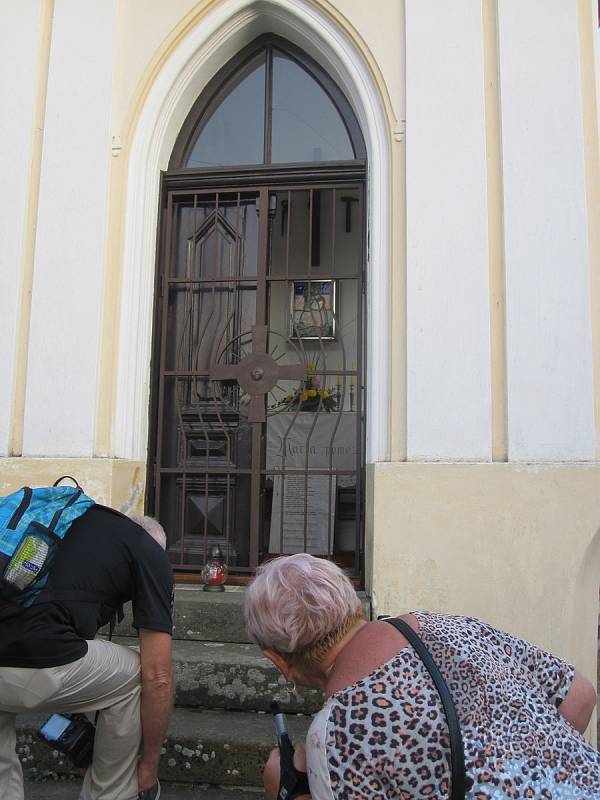 Otevřít a projít novou naučnou stezku  si v  sobotu 26. října ve Svébohově nenechali ujít domácí ani přespolní. Hlad poté zahnali na vyhlášených bramborových hodech.