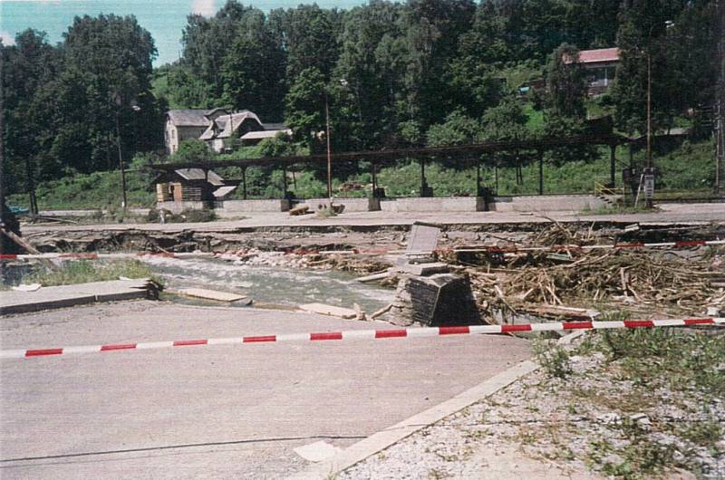 Jindřichov - zbořený most v červenci 1997.