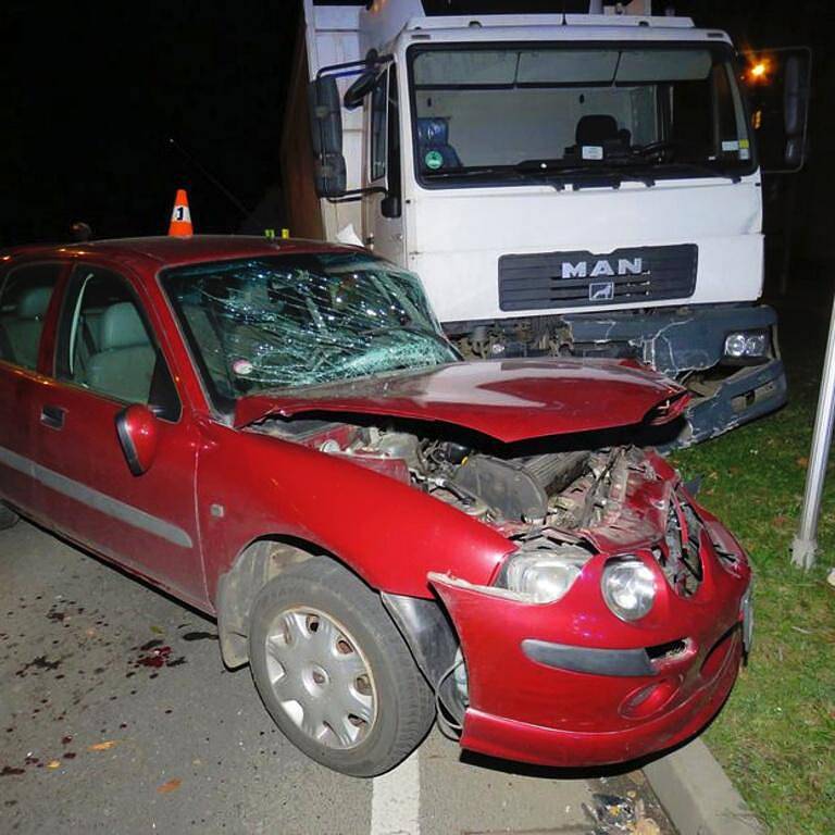 Řidič roveru vjel v pátek 4. listopadu v Jeseníku z vedlejší ulice přímo před kamion značky Man. Vyvázl s lehkým zraněním.