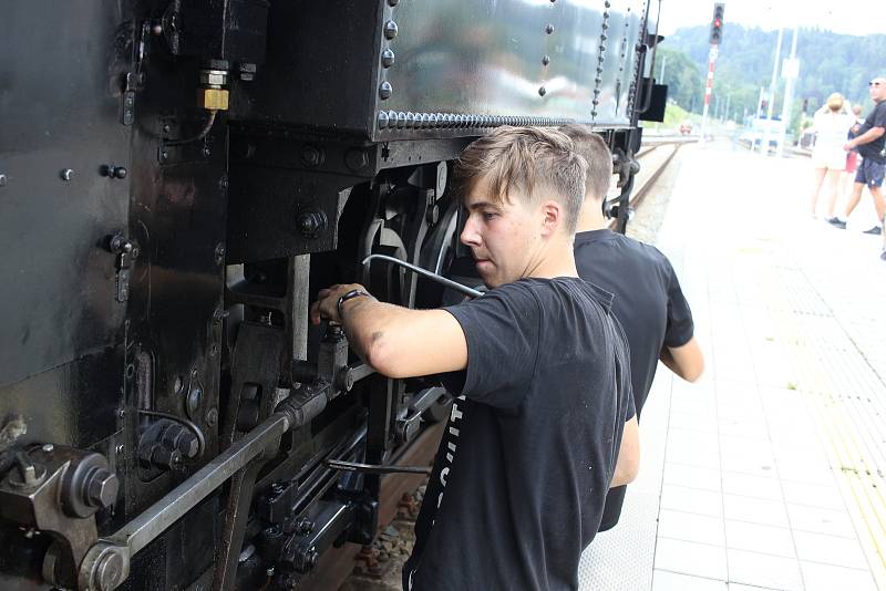 Historický expres Králický Sněžník na nádraží v Hanušovicích