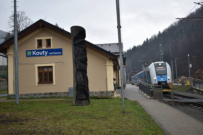 Nádraží v Koutech nad Desnou, odkud by v budoucnu mohla pokračovat železnice do Jeseníku.