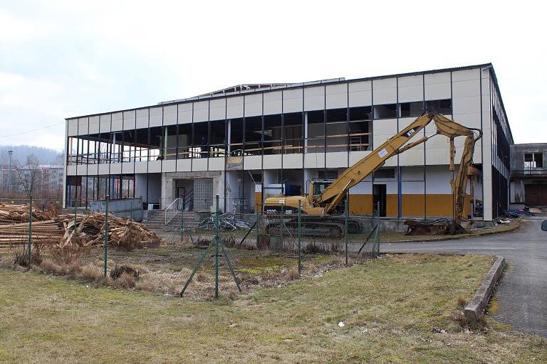 Demolice sportovní haly v Jeseníku 13. března 2017.