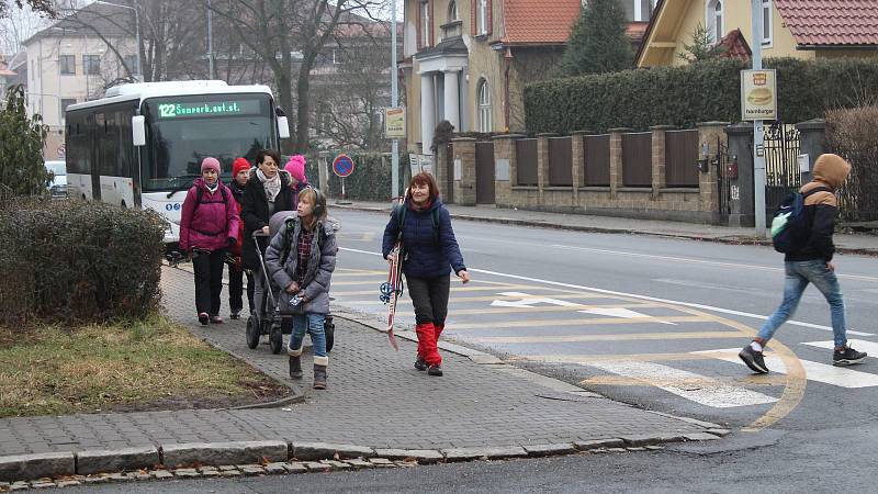 Provizorní autobusové nádraží v ulicích Šumperka.