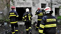 Rozsáhlé taktické cvičení podnikli v pondělí 6. května zábřežští a šumperští hasiči. V areálu zábřežské Perly si prověřili, jak rychle jsou schopni najít zavalené osoby.