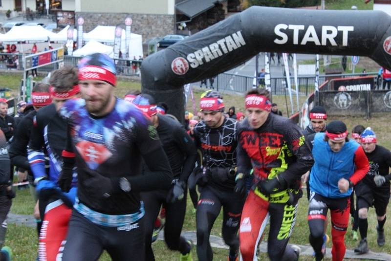 Extrémní překážkový závod Spartan Race na Dolní Moravě.