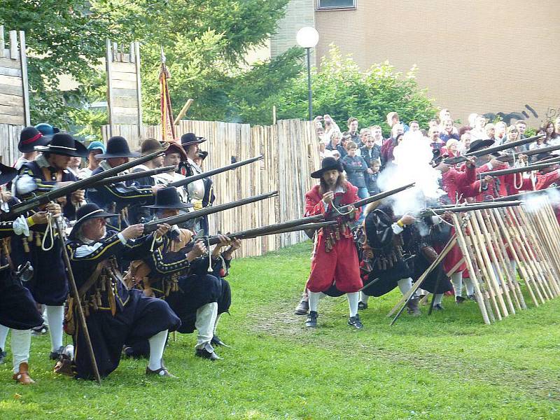 Ze sobotní bitvy Švédů a obránců šumperských hradeb