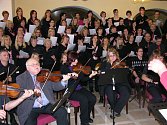Amatérští zpěváci a muzikanti ze Šumperska v sobotu 18. prosince koncertovali na českém velvyslanectví ve Vídni. Na programu byla Rybova mše vánoční