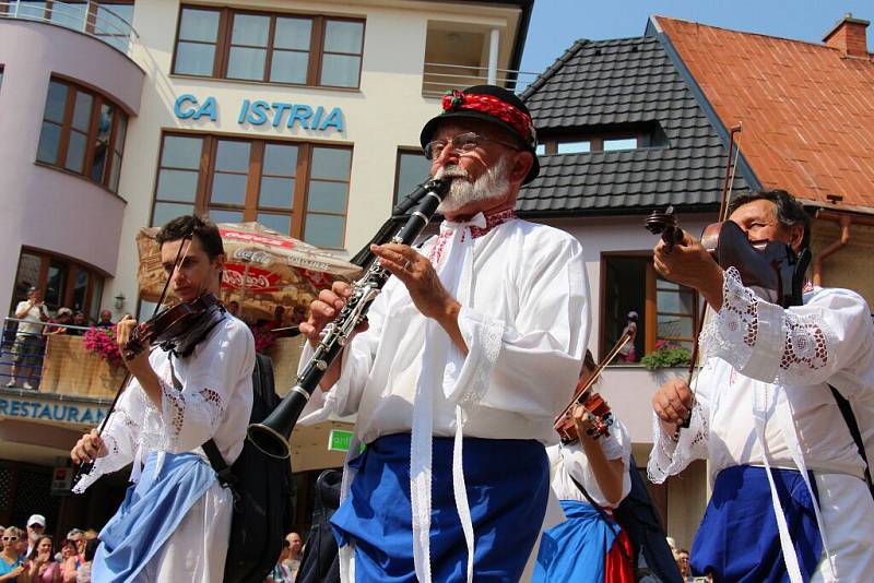 Roztančená ulice. Folklorní festival v Šumperku