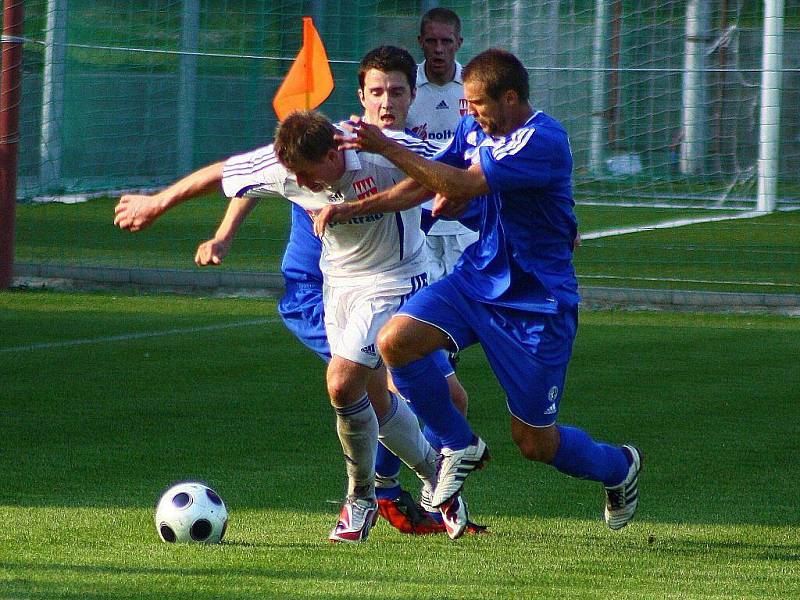 Mohelnice (bílé dresy) ve středeční dohrávce s Prostějovem