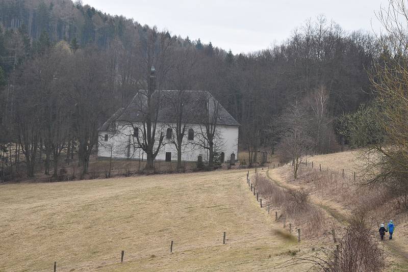 Areál kostela Božího Těla u Bludova.